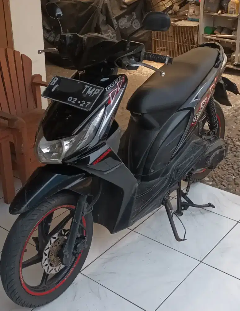 Honda Beat Karbu warna Hitam Tahun 2012