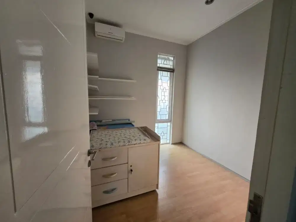 Jual rumah siap pakai Sommerville TKI 5