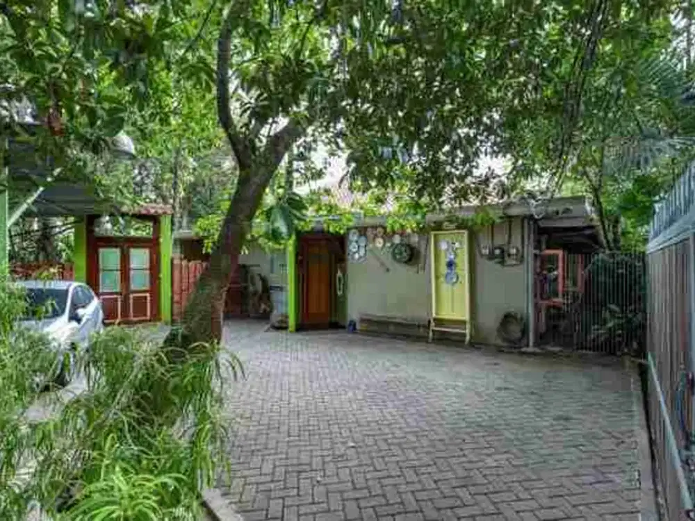 RUMAH ASRI CANTIK ADA KOS DAN STUDIO