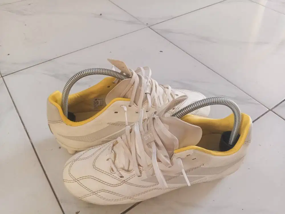 Sepatu bola Mills enzo FG