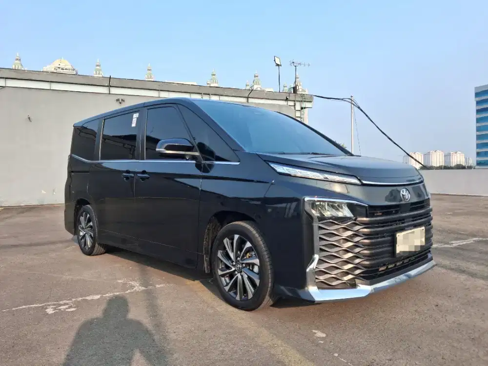 Full Orisinil km 19k, Toyota New Voxy 2.0 AT 2023 Hitam