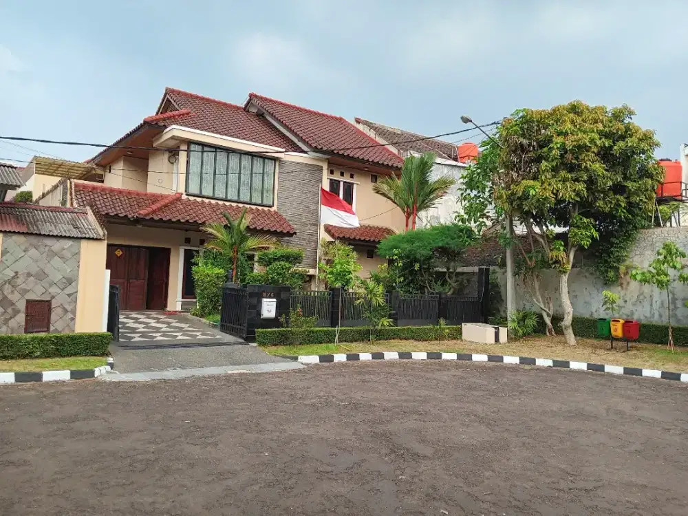 EXCLUSIVE CORNER HOUSE IN A PRIME LOC AT GADING REGENSI -KOTA BANDUNG