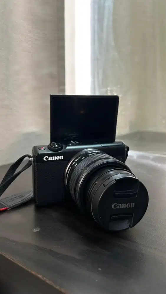Kamera Canon EOS M100 Hitam
