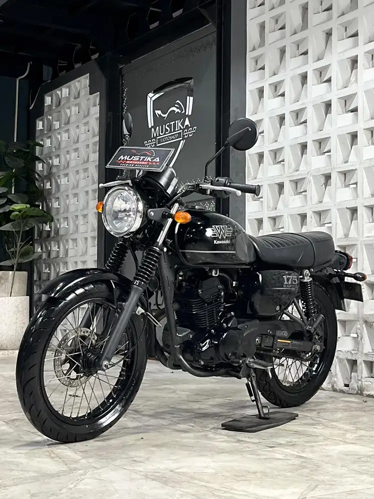 Stok Terbatas!!Kawasaki W175 Black style th 2023 - Ayu Mustika