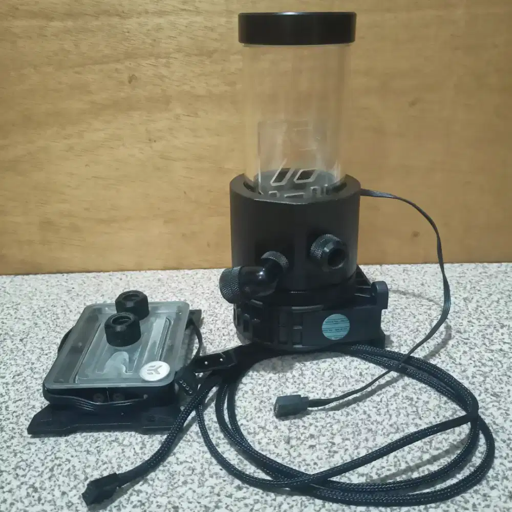 Pompa Watercooling dan waterblock EK