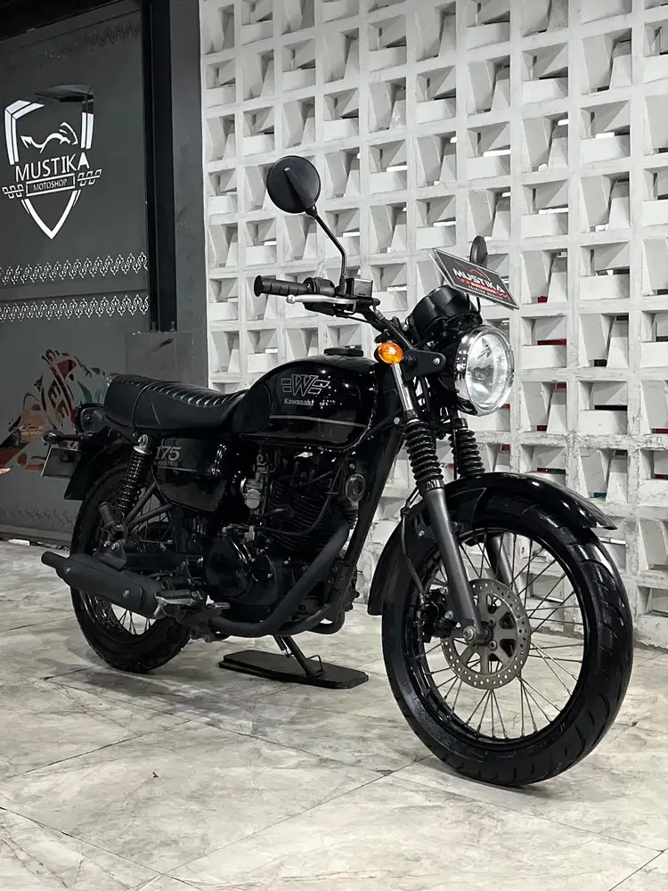Stok Terbatas!!Kawasaki W175 Black style th 2023 - Ayu Mustika