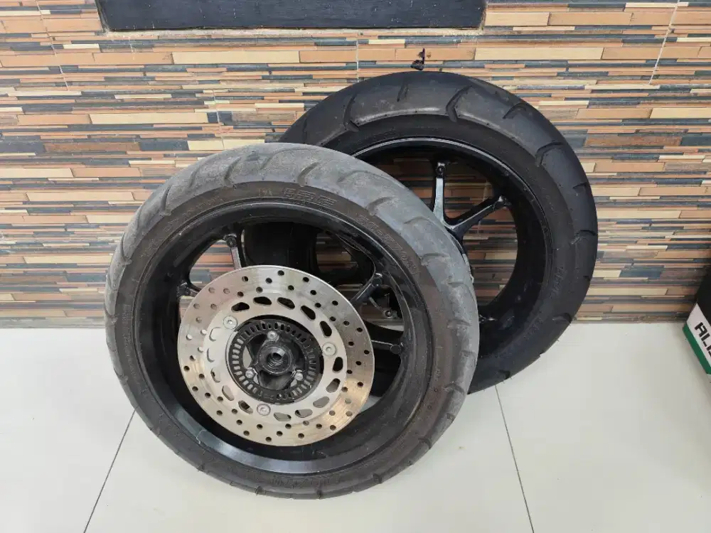 Satu set velk ban depan nmax