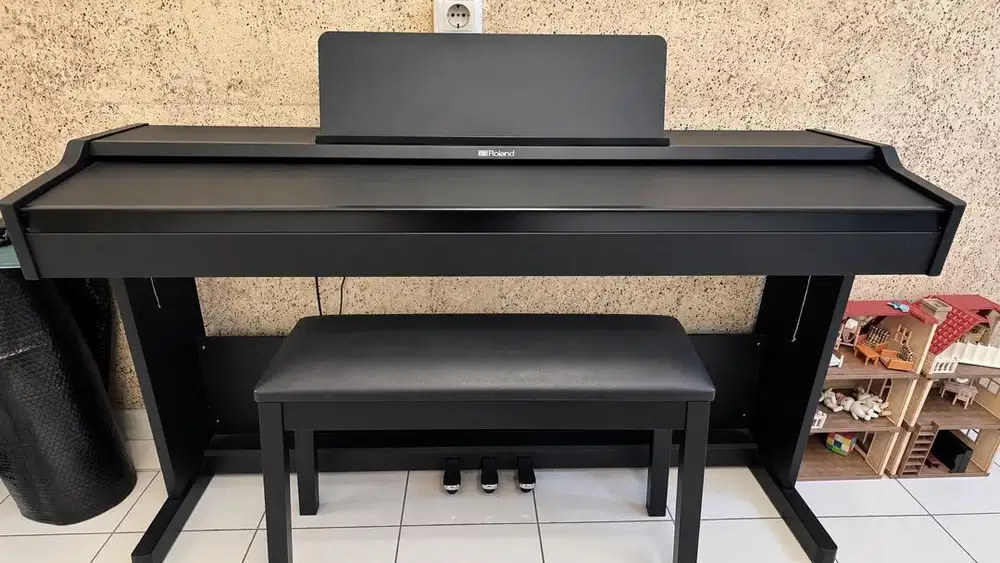Roland RP107 Digital Piano – Sangat Terawat