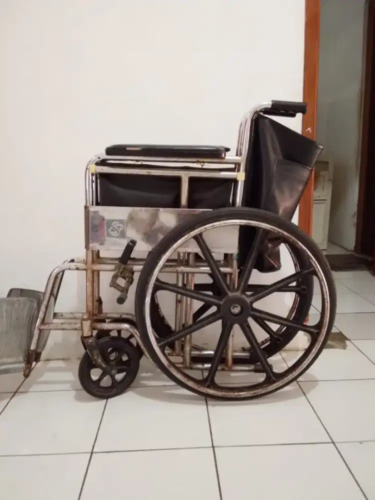 Kursi roda normal