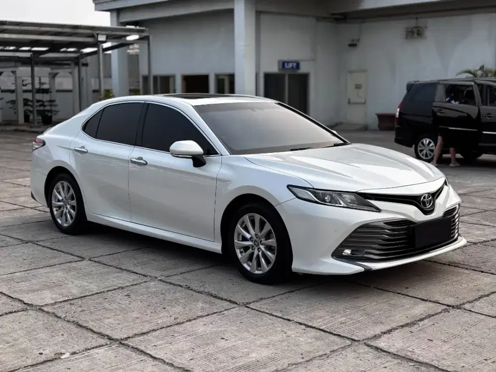 Toyota Camry 2020 V 2.5 AT Low KM