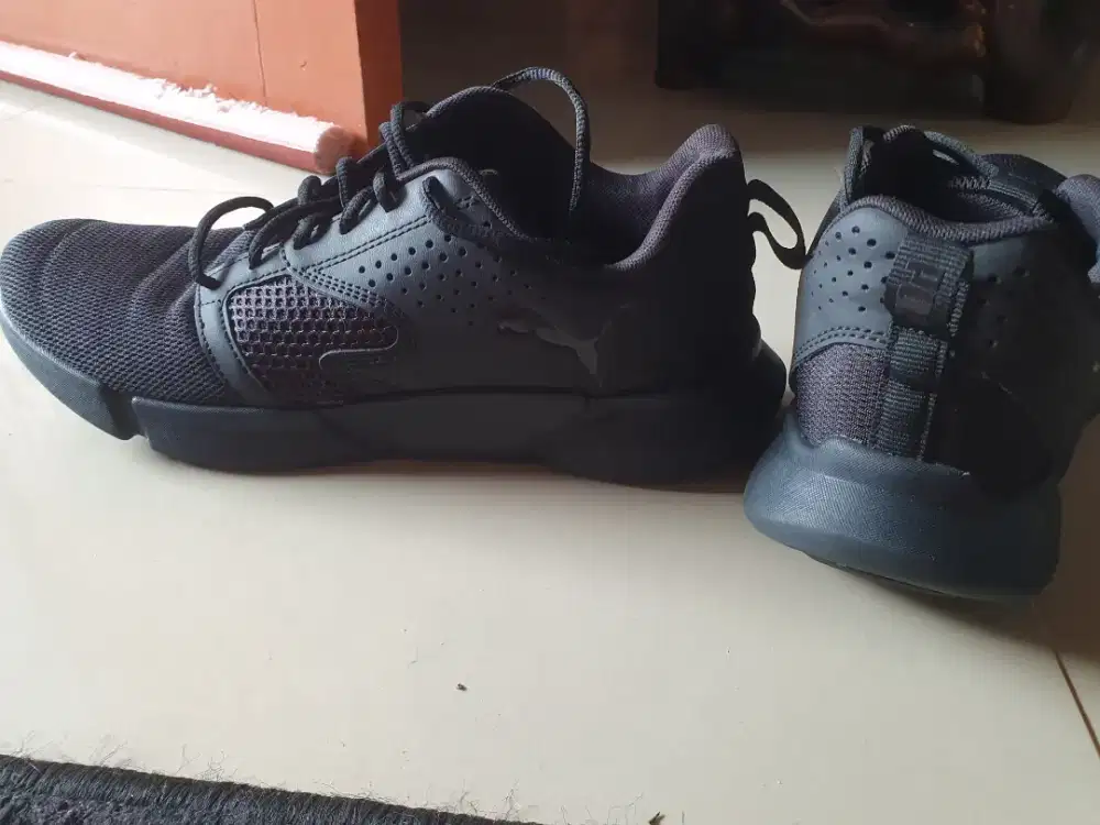 Sepatu running PUMA