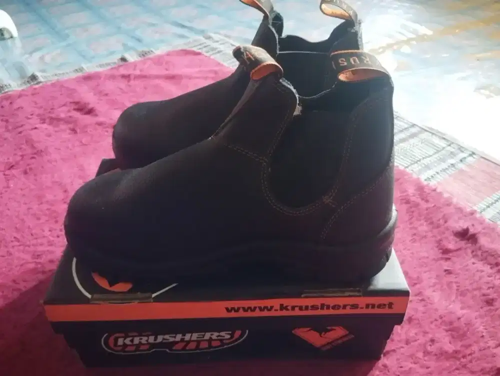 Sepatu safety krushers