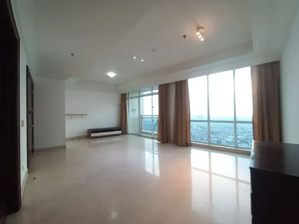 Rent Pakubuwono View Apartjment With 3 Bedrooms, Furnished