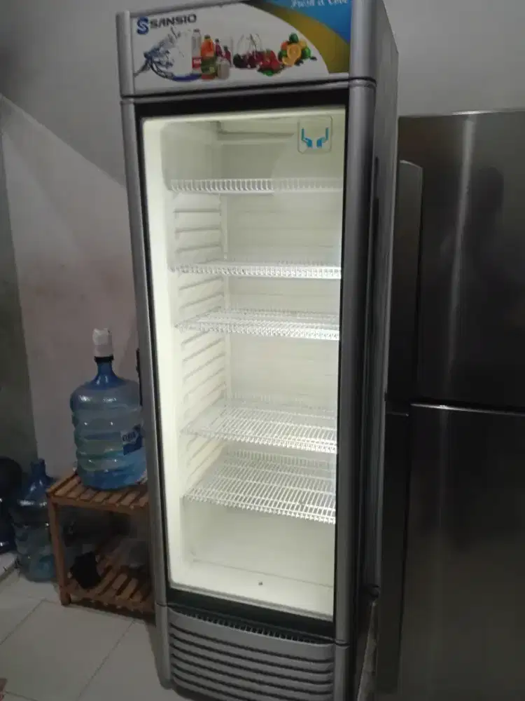 Di jual kulkas kaca