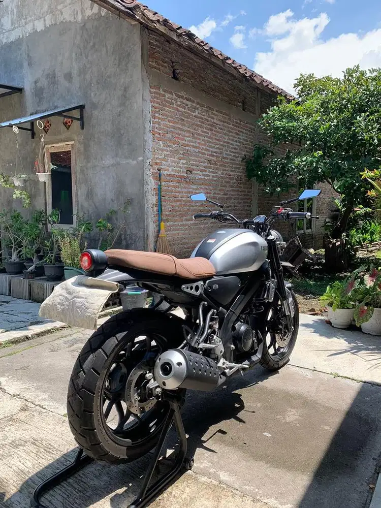 YAMAHA XSR 155 SILVER