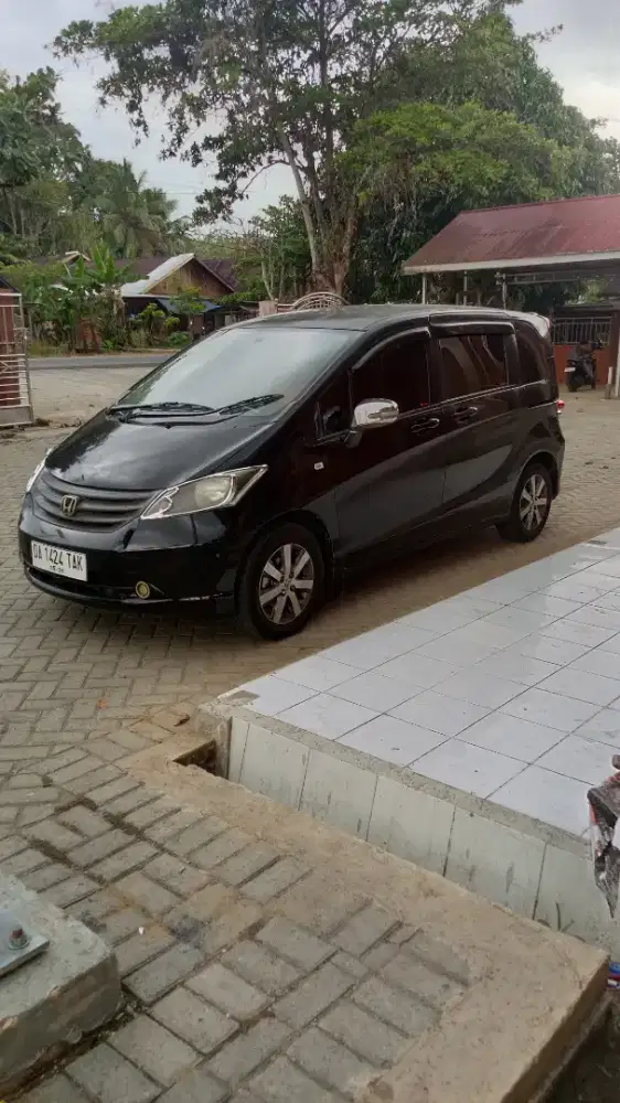 Dijual Honda Freed SS lengkap hidup panjang