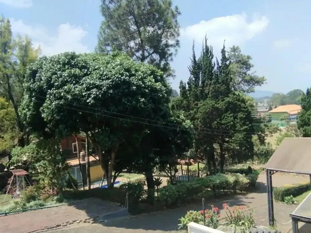 Dijual Rumah villa aktif komplek istana bunga Parongpong Lembang Bandung barat