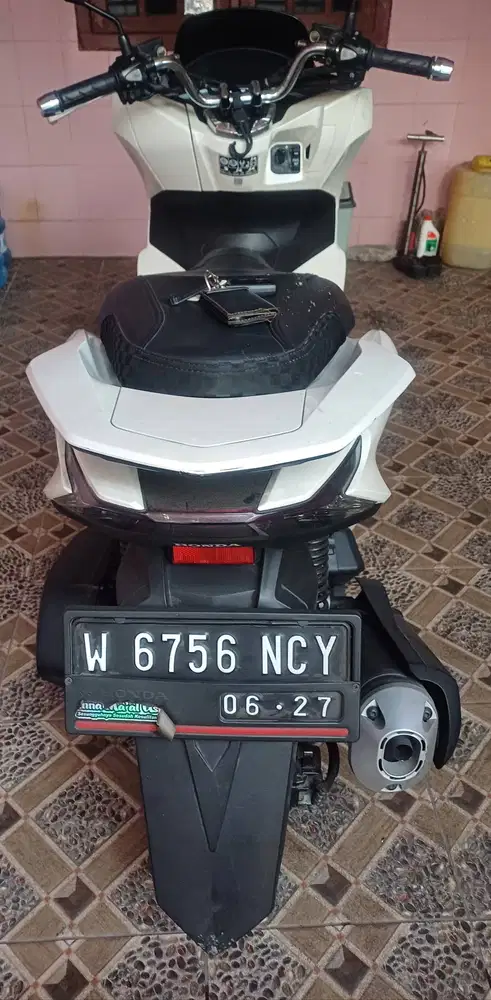 Motor pribadi tangan pertama nama sendiri
