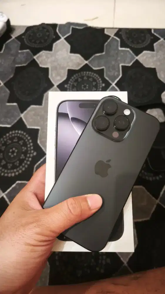 iPhone 16 Pro 128GB Black Titanium iBox BH 100% Fullset Mulus