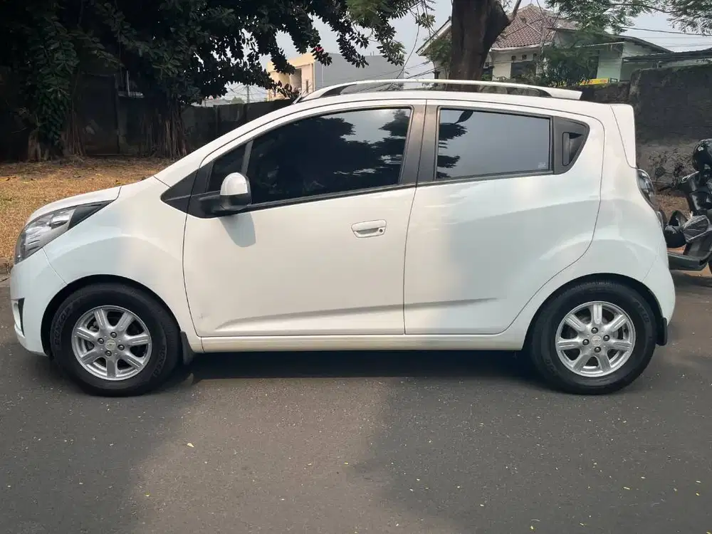 CHEVROLET SPARK LT 2012 MT 1200CC KM71XXX PUTIH MULUS TANGAN PERTAMA