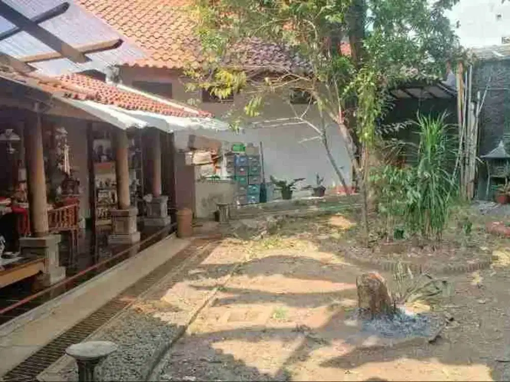 JUAL CEPAT !!! Rumah dengan tanah dan bangunan luas di jatiwaringin