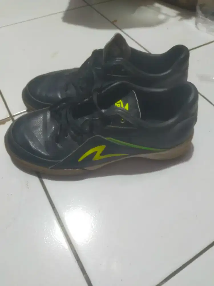 Sepatu futsal SPECS metasala
