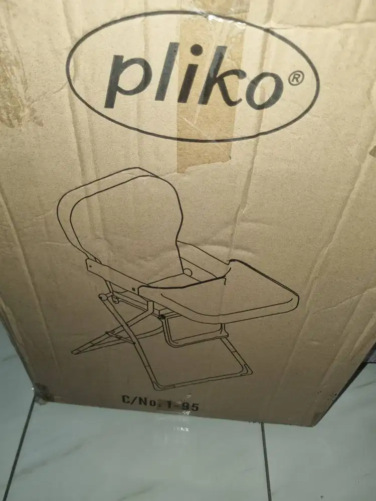 kursi tempat makan bayi pliko