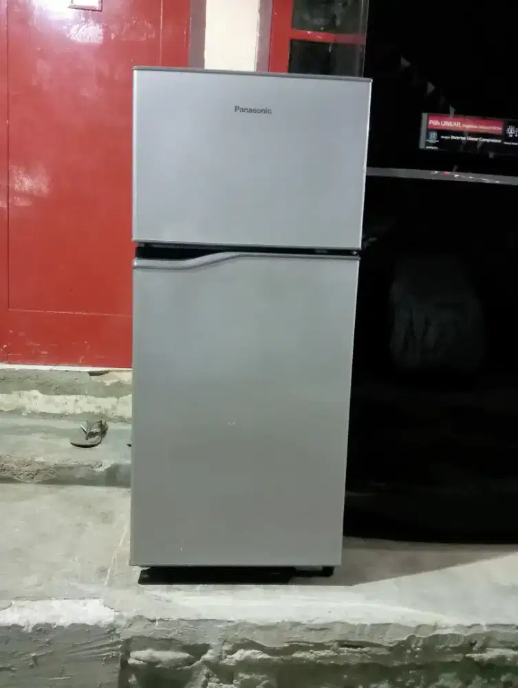 Di jual kulkas panasonic 2 pintu masih orisinil pabrik