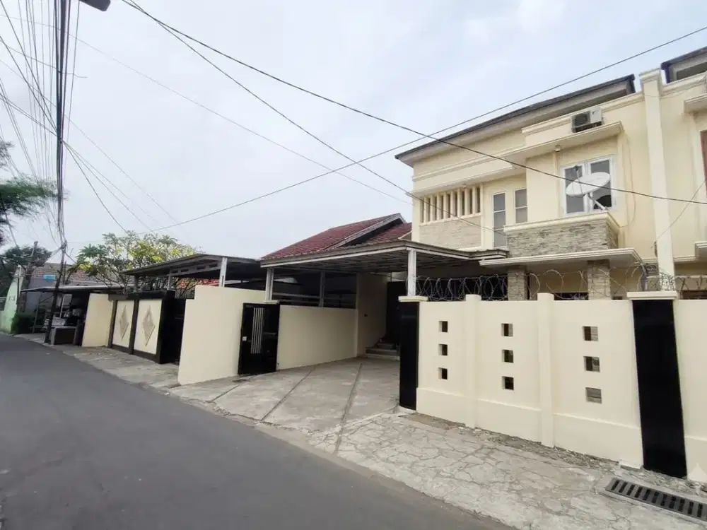 Di Sewakan Rumah 2 Lantai Dalam Komplek Gandaria Asri, jakarta Selatan Furnished