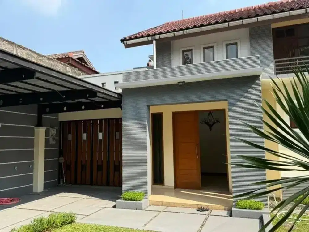 Di Sewakan Rumah Nyaman 2 Lantai Lokasi Strategis di Pancoran, Jakarta Selatan