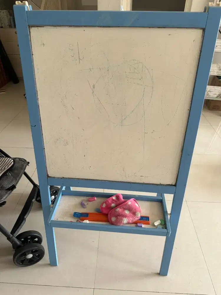 Meja belajar anak