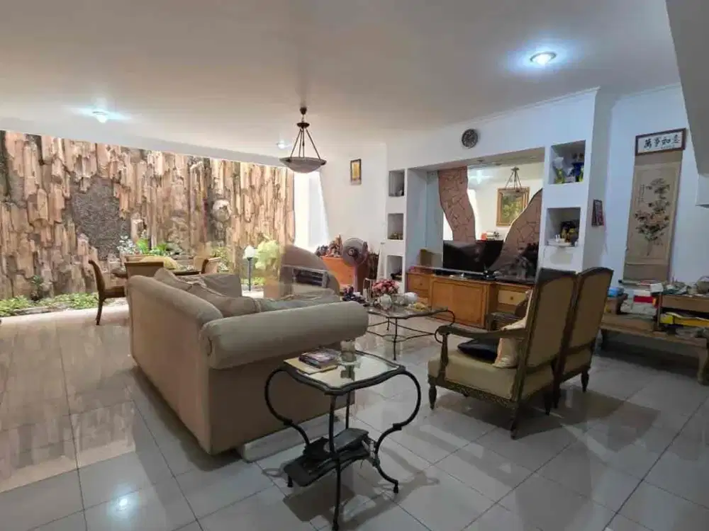 Dijual Rumah cantik siap huni lokasi strategis di Janur Asri