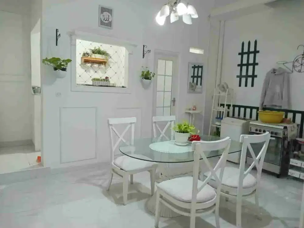 Rumah Cantik Nuansa Putih LT 90 di VIP Bekasi Utara
