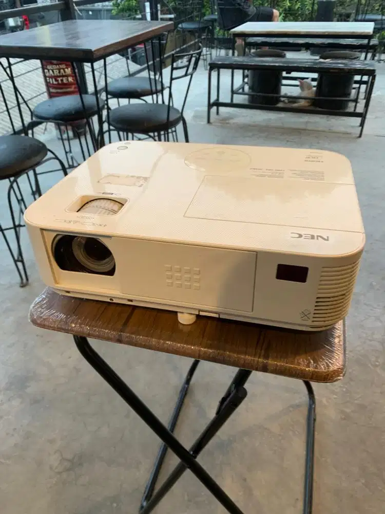 Proyektor 3200 Ansi Lumens NEC M322X Projector