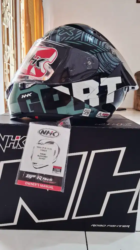 Helm NHK GP R Tech Street Black Grey Motif Target