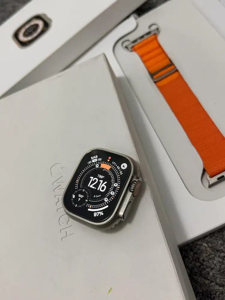 Apple Watch Ultra 49mm Titanium Case Orange Alpine Loop Semua Normal