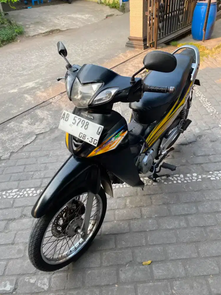 Karisma kharisma THN 2005 plat AB sleman