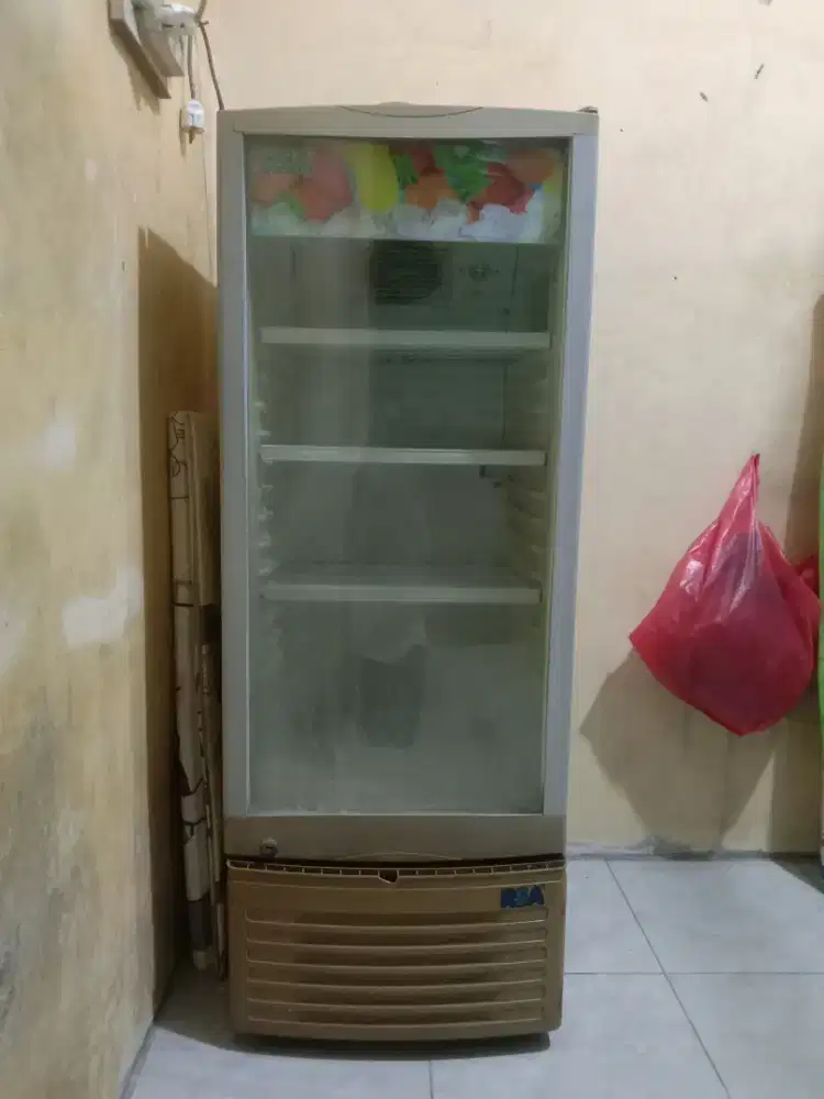 Showcase Lemari Pendingin Minuman Merk RSA (Cipondoh, Kota Tangerang)