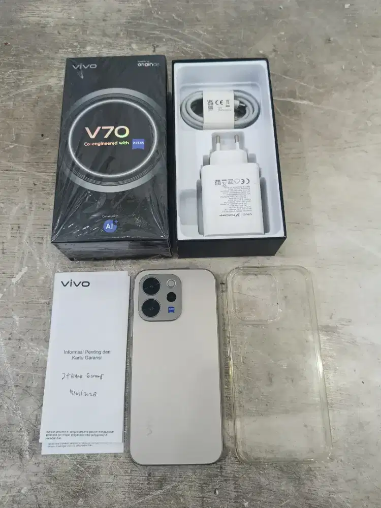 Vivo V70 12/256Gb