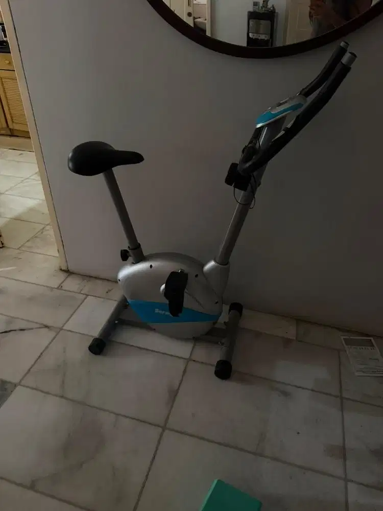 Sepeda statis/exercise bike