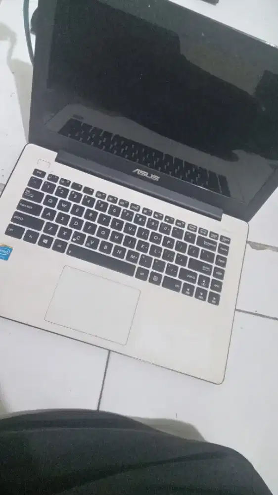 Laptop asus lcd mati