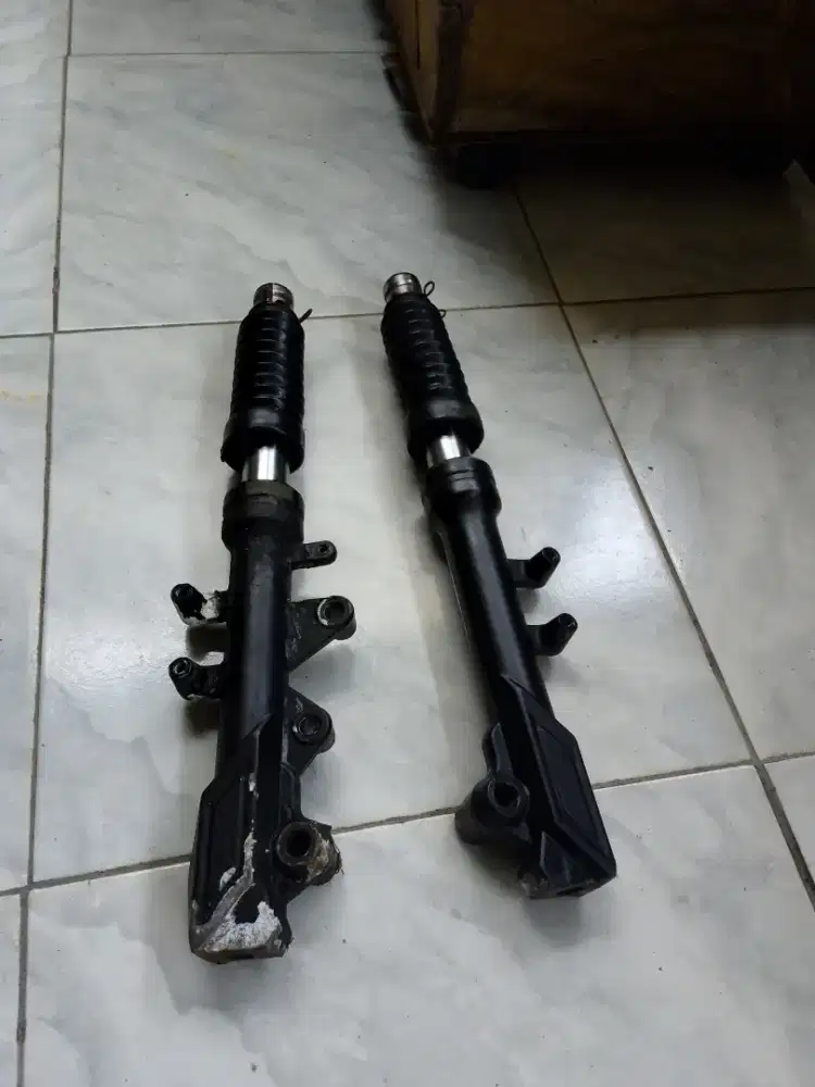Shock reaker depan smoot tempur