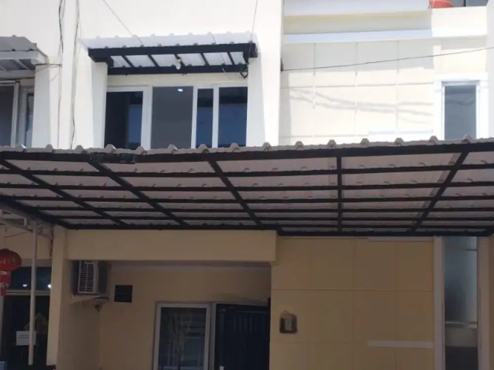 SIAP HUNI ..rumah dijual di Golden palm, dua seperempat lantai