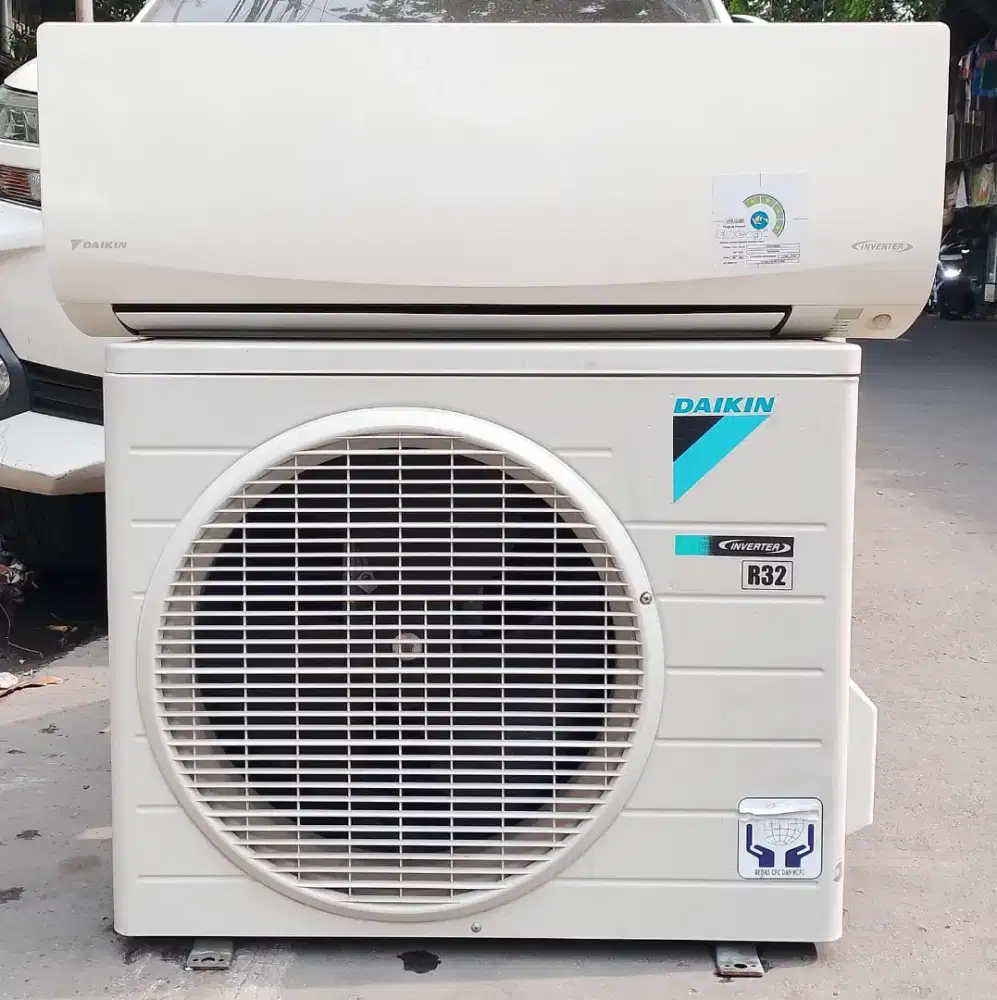 AC Daikin Inverter 1,5 PK R 32 second + pasang