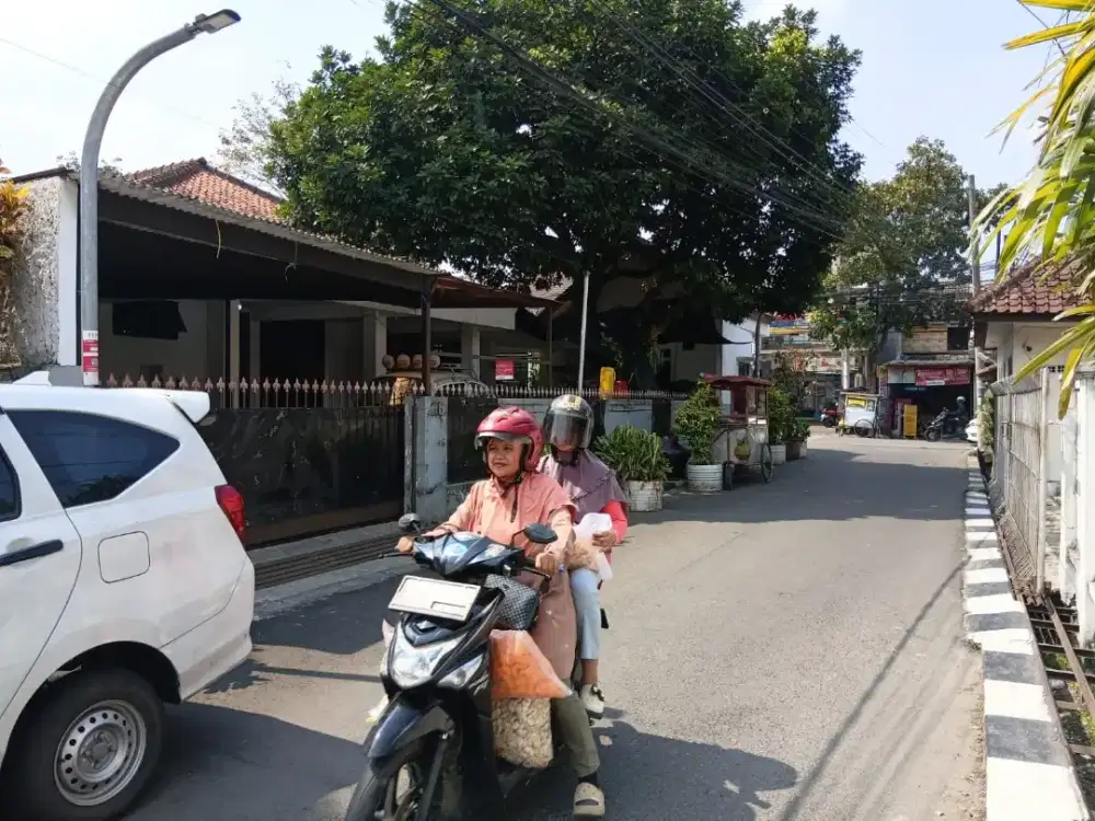 Dijual cepat  rumah/sewa sangat strategis