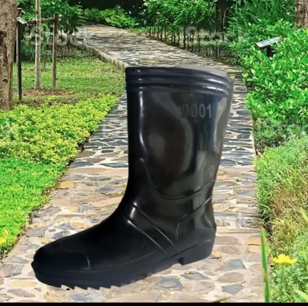 Sepatu boot hitam sepatu proyek pekerja lapangan