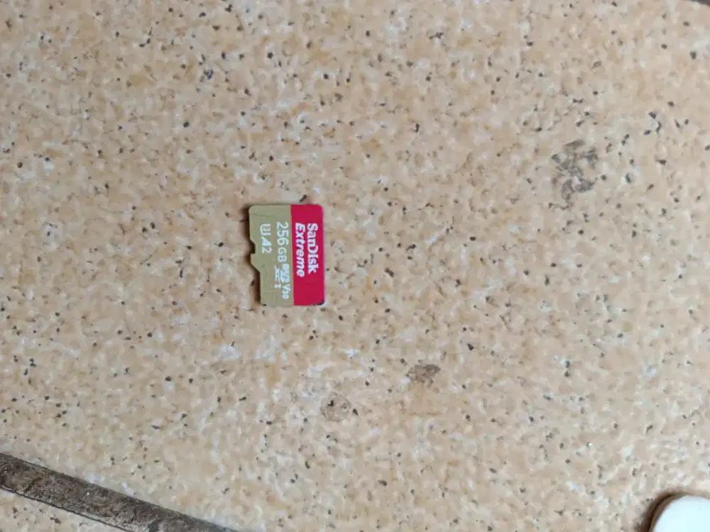 Dijual Micro SD Sandisk 256 GB. Awet, ORI mulus norma resmi. NEGao