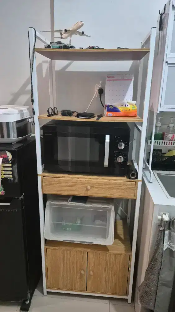 Lemari Dapur Tingkat