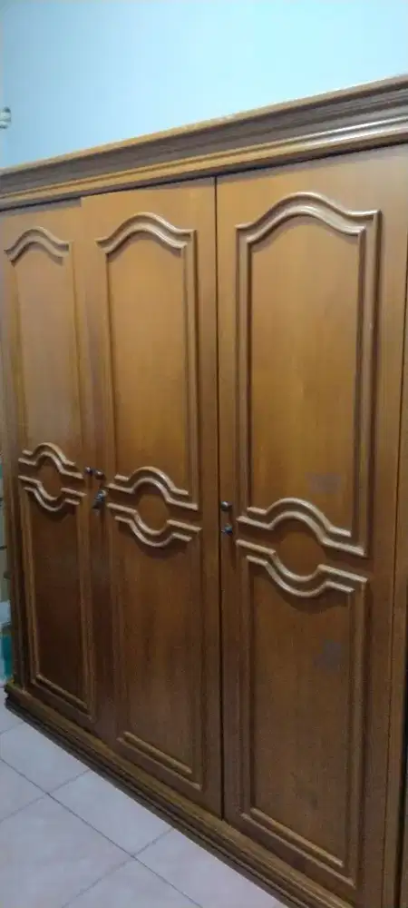 Jual cepat lemari baju 3 pintu
