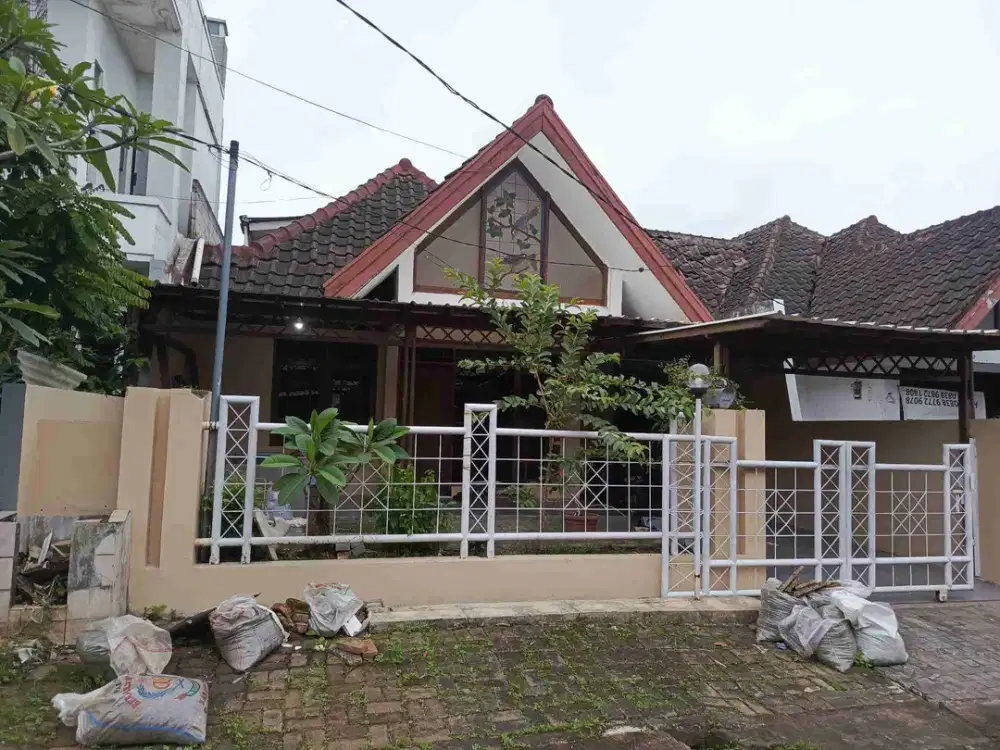 Rumah di dalam cluster Katelia Taman Yasmin